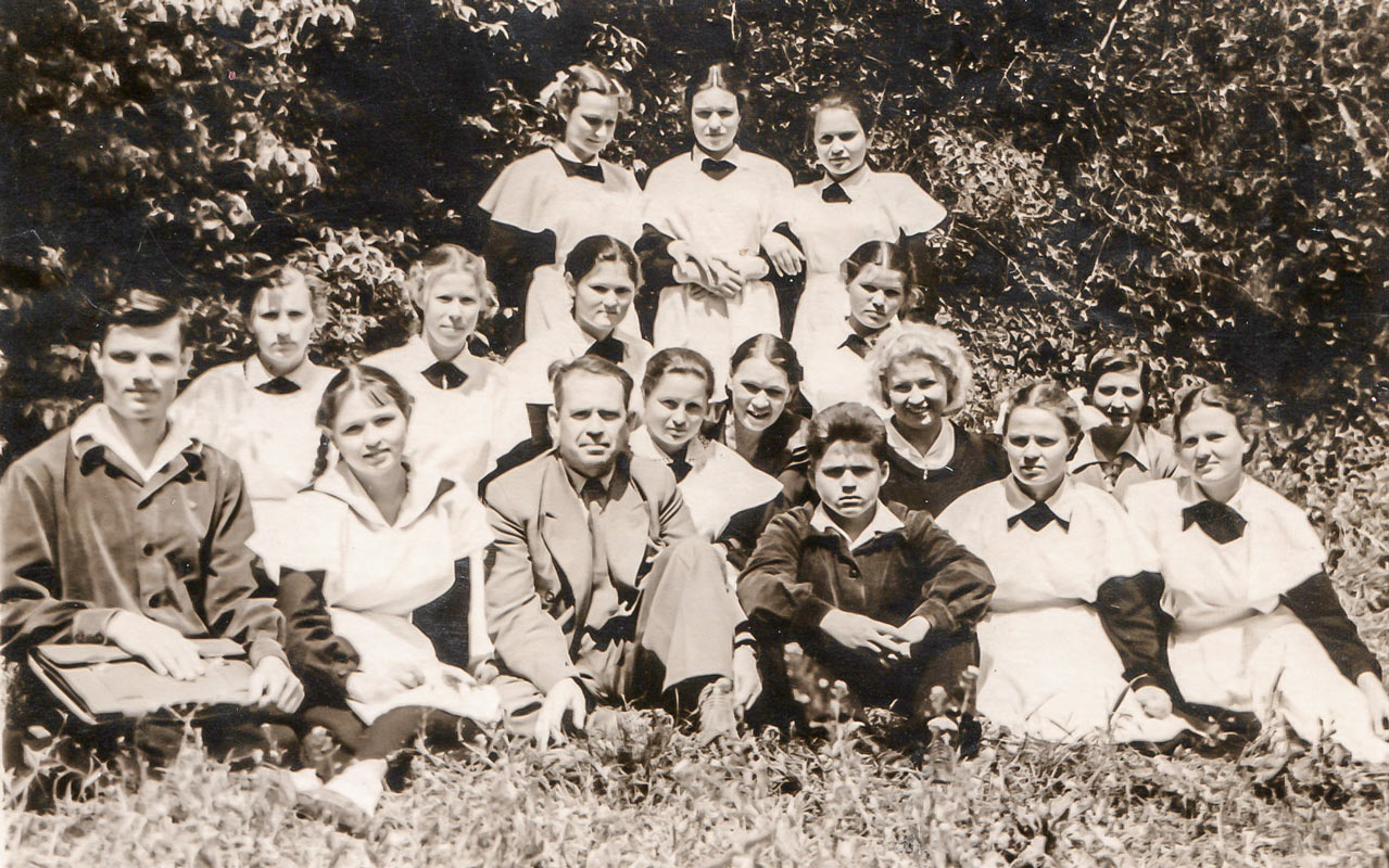 1956 год - в школьном саду